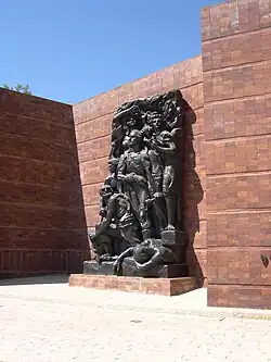 The Warsaw Ghetto Uprising (1976), bronze, Yad Vashem, Jerusalem, Israel