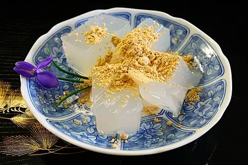 Kuzumochi with kinako