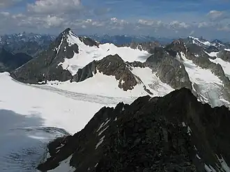 The Schrankogel (left) seen from the Ruderhofspitze, the formerly entirely firn-covered north flank is becoming increasingly snow-free