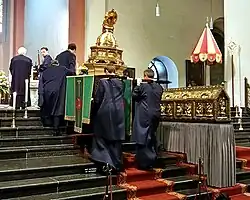 Relics display with Noodkist and reliquary bust