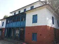 Typical houses that can be found in Thapathana, Parbat