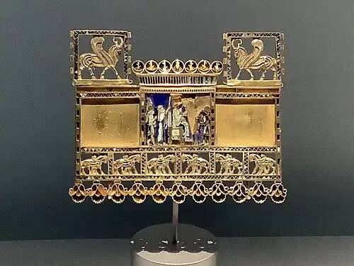 Achaemenid Empire plaque from Central Asia, of gold, lapis lazuli, coraline, turquoise, agate, and glass (400-300 BC)