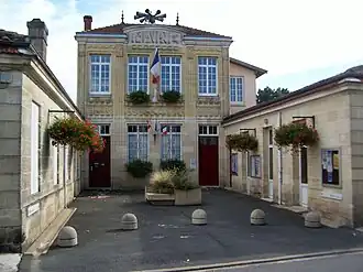 The town hall in Ayguemorte-les-Graves