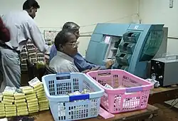 Banknote processing in an Indian cash center with BPS 200 from G+D (2004)