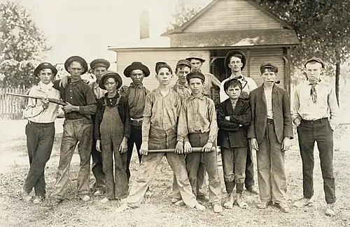 Baseball team composed mostly of child laborers from a glassmaking factory. Indiana (1908)