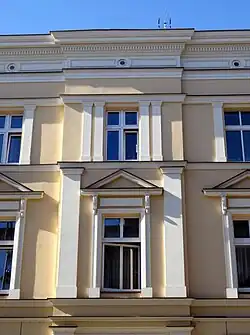 Detail of the avant-corps