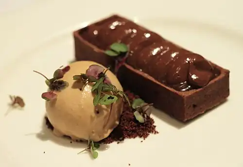 Beer ice cream with chocolate tart