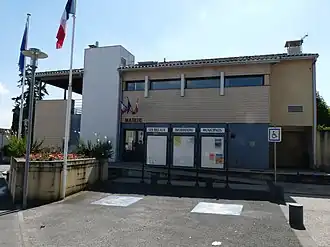 The town hall in Les Billaux