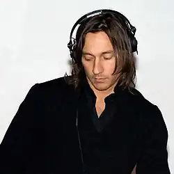 Photo of Bob Sinclair spinning