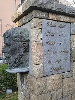 Bust of Monet and plate