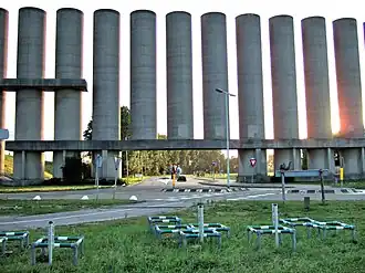 Central section with the connecting reinforced concrete beams