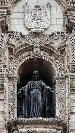 Sculpture of Jesus and colonial details.