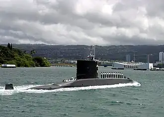 The submarine Simpson (SS-21) entering Pearl Harbor, Hawaii in 2004