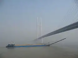 Jingyue Yangtze River Bridge connects Jianli County to Yueyang in Hunan province