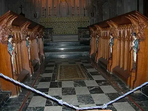 Choir screens (1917).