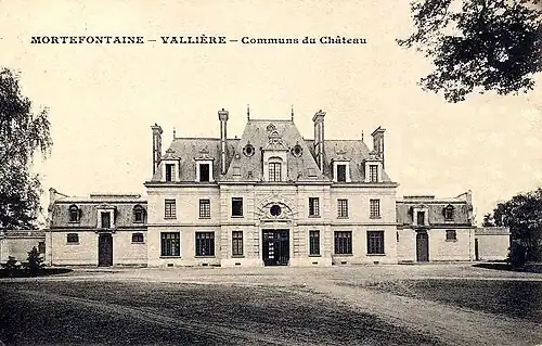 An outbuilding of the château, built for the Duke of Gramont, located 200m to the east of the château.