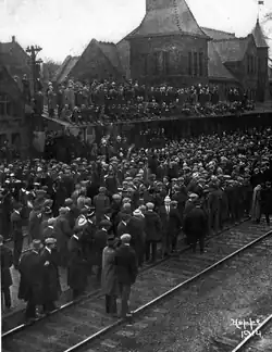 Crowd sending off football team for Harvard game, October 1914