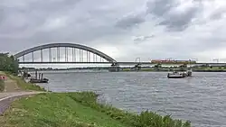 The entire new railway bridge, with the main span