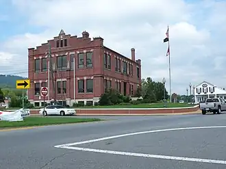 Dade County Courthouse in Trenton