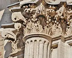Corinthian capital at the Dalbade church.