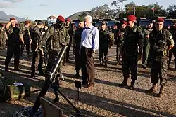 Then Defense Minister Jaques Wagner inspecting the 26th Paratrooper Infantry Battalion