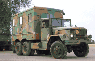 10-wheel U.S. Army 6×6 M35 2½ ton cargo truck, with one front and two rear axles