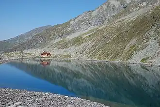 Dösener See with Arthur-von-Schmid-Haus