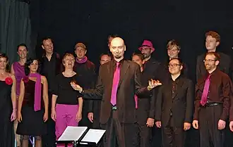 Figallo singing with the Wise Guys, 2013.