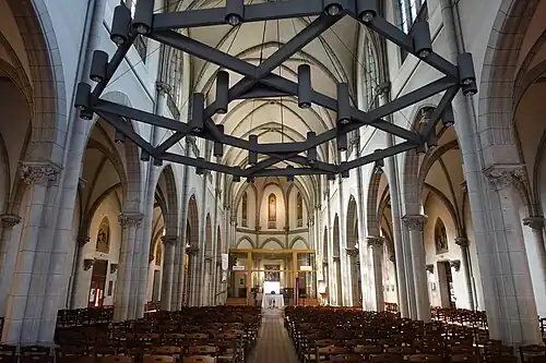 Te nave facing the choir