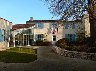 The town hall in Longèves