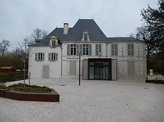The town hall in Périgny