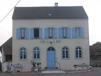 Town hall in Flée