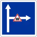 411 Level crossing with gates on side road