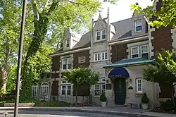 Glidden House boutique hotel located at the Juniper Rd and Ford Rd intersection