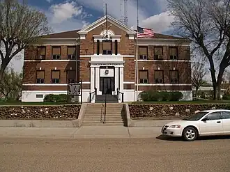 The Golden Valley County Courthouse in Beach