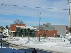 View of the entire building along University Avenue