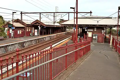 Westbound view from Burke Road ramp entrance, looking at all three platforms