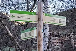 Sign in Llorts giving directions to nearby hiking spots