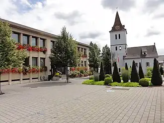 The town hall and chapel in Hœnheim