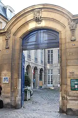 Entrance to the Hôtel de Coulanges