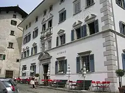 Soglio: Cas' Alta (left) and Casa Battista (Hotel Palazzo Salis, built in 1630, right), still owned by the Swiss family branch