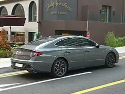 Rear view (pre-facelift)