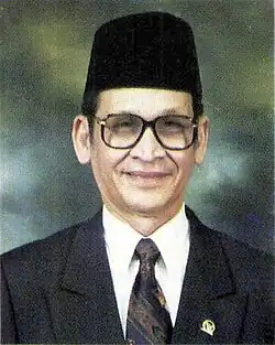 Official portrait of Ismail Hasan Metareum in 1997