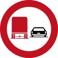 Overtaking is prohibited for large vehicles