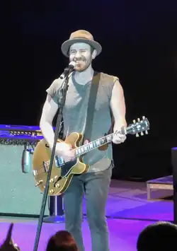 Wade performing with Lifehouse in 2019