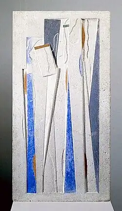 Joseph Csaky, Deux figures, 1920, relief, limestone, polychrome, 80&nbsp;cm, Kröller-Müller Museum, Otterlo