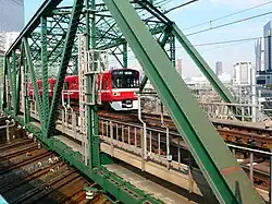 Between Shinagawa Station and Kitashinagawa Station