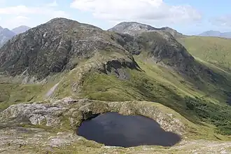 Lough Maumahoge, Knocknahillion (left) and the ridge to Letterbreckaun