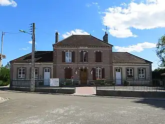 The town hall in La Villeneuve-au-Châtelot