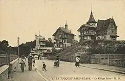 Pre-war black-and-white postcard with some distinct villas